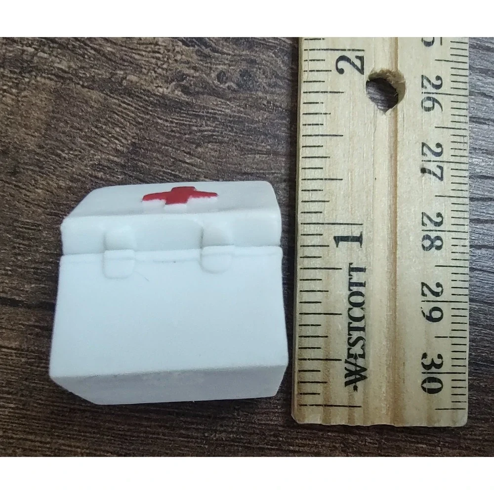 Miniature Breyer First Aid Kit Vet Toy Box Rolled Bandages Z29